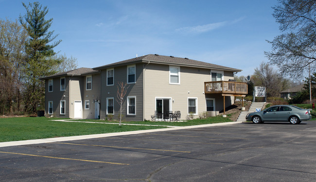 Creekside Manor Apartments in Imlay City, MI - Building Photo - Building Photo