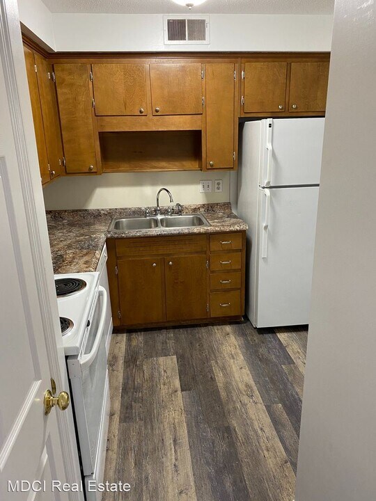 2119 Electric Rd in Cave Spring, VA - Building Photo