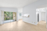 9755 Westview Dr in Coral Springs, FL - Foto de edificio - Building Photo