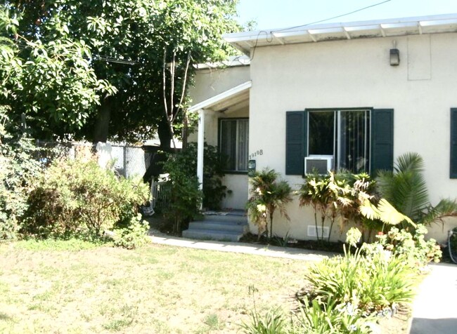 1908 E Chevy Chase Dr, Unit B in Glendale, CA - Foto de edificio - Building Photo