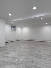 190 Lee Ave in Hicksville, NY - Building Photo - Building Photo