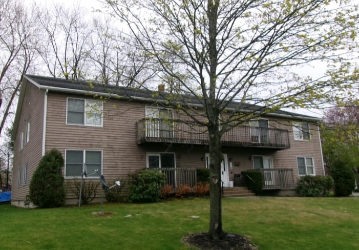 Hartley Apartments in Lewiston, ME - Building Photo