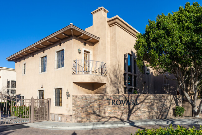 Trovare Condos in Phoenix, AZ - Foto de edificio - Building Photo