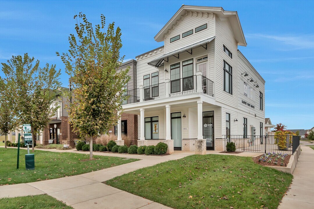 2052 Sunflower Dr in Spring Hill, TN - Building Photo