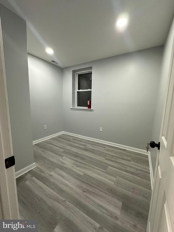 property at 1724 W Diamond St
