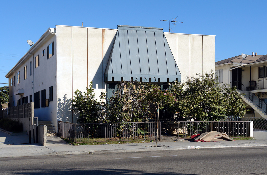 333 W Arbor Vitae St in Inglewood, CA - Building Photo