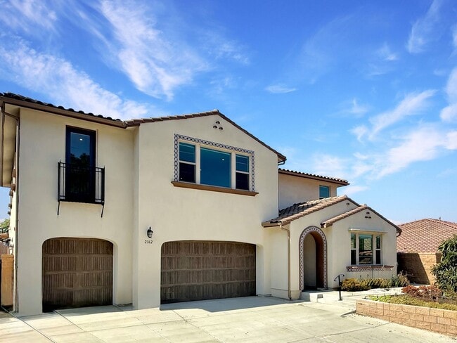 property at 2362 E Lincoln Ave