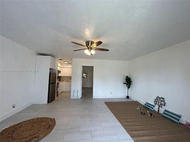 2901 Polk St in Hollywood, FL - Building Photo - Building Photo