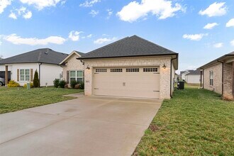 821 Poplar Log Dr in Bowling Green, KY - Building Photo - Building Photo