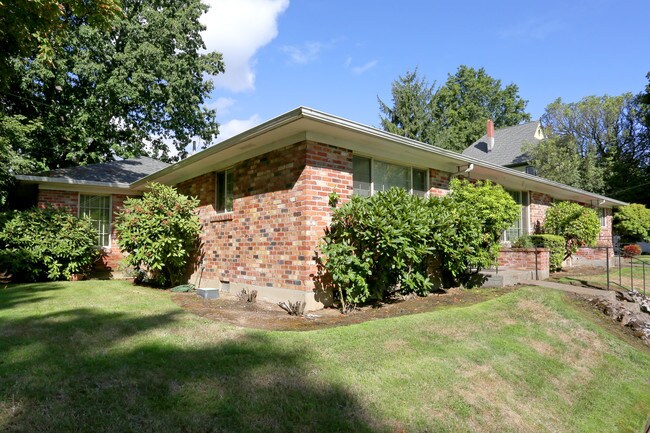 2217 NE 20th Ave in Portland, OR - Foto de edificio - Building Photo