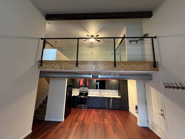 property at 3121 S Tamarac Dr