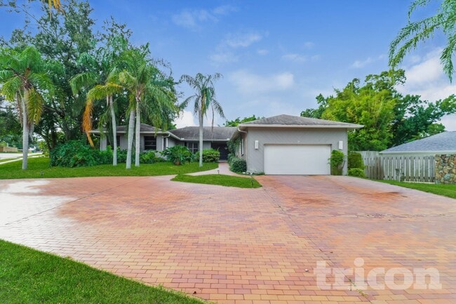 property at 35 Baywood Ct