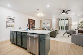 738 N 5th St in Rogers, AR - Building Photo - Building Photo