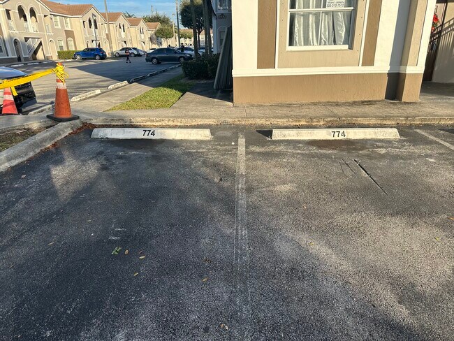 2755 SE 16th Ave, Unit 200 in Homestead, FL - Foto de edificio - Building Photo