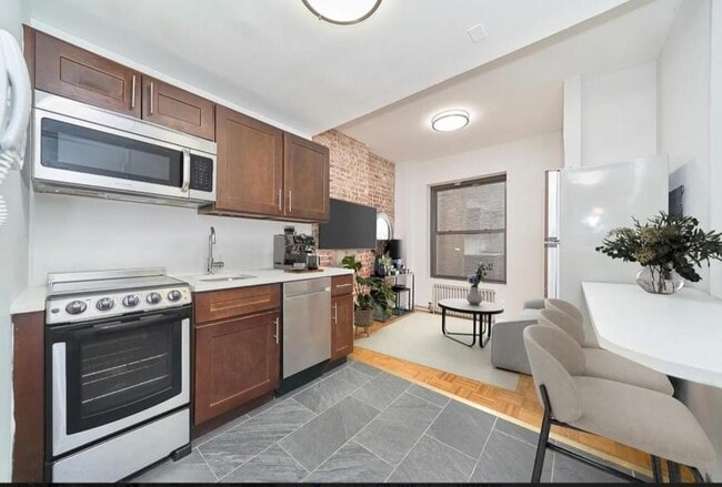 property at 333 W 43rd St