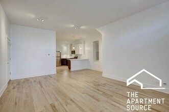1823 W 17th St, Unit 1FR in Chicago, IL - Building Photo - Building Photo