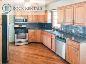 2206 Tyler St in Hutchinson, KS - Building Photo - Building Photo