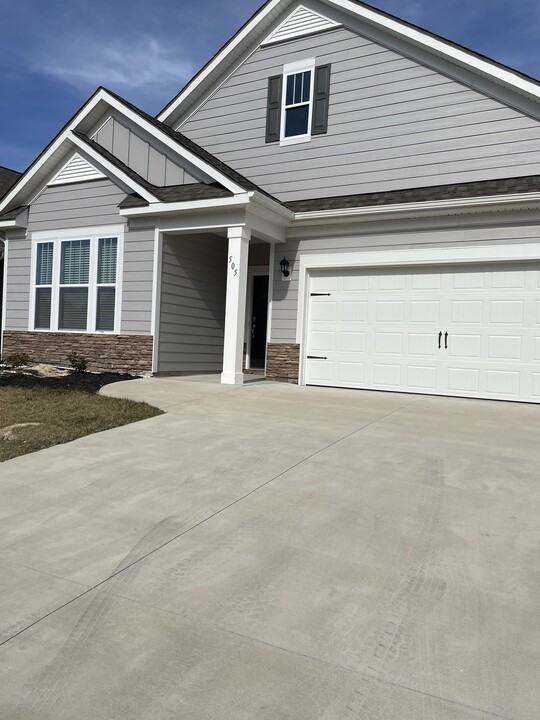 505 Fox Cove Rd in Hendersonville, NC - Foto de edificio