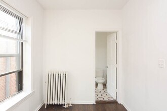 929 W Sunnyside Ave in Chicago, IL - Foto de edificio - Building Photo