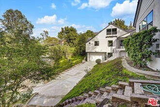 7450 Palo Vista Dr in Los Angeles, CA - Building Photo - Building Photo