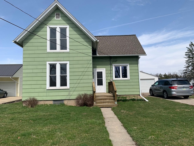 390 8th Ave in Marion, IA - Building Photo - Building Photo