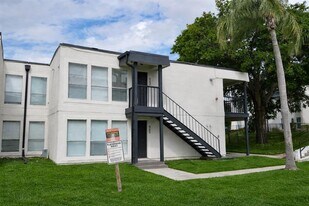 5004 Castile Pl in Tampa, FL - Building Photo