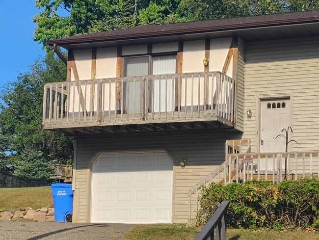 700 Iroquois Ct