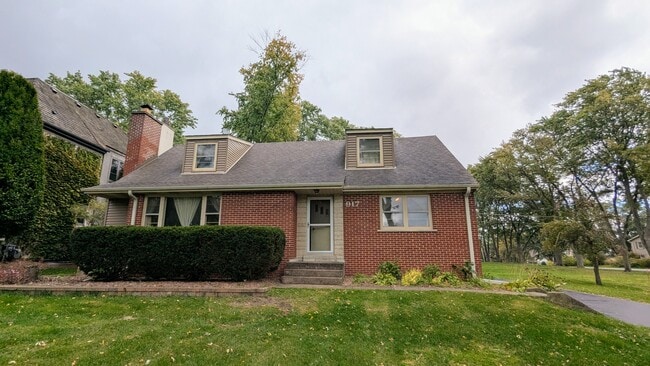 property at 917 S Summit St