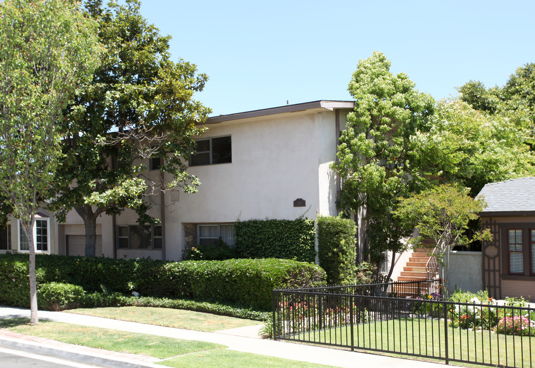 330 Orizaba Ave in Long Beach, CA - Foto de edificio