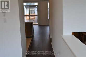 811 Stanstead Path in Oshawa, ON - Building Photo - Building Photo