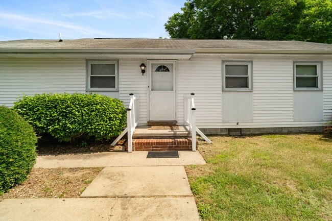 3 Joan Cir in Newport News, VA - Building Photo - Building Photo