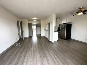 3730 S Sepulveda Blvd, Unit 202 in Los Angeles, CA - Building Photo - Building Photo