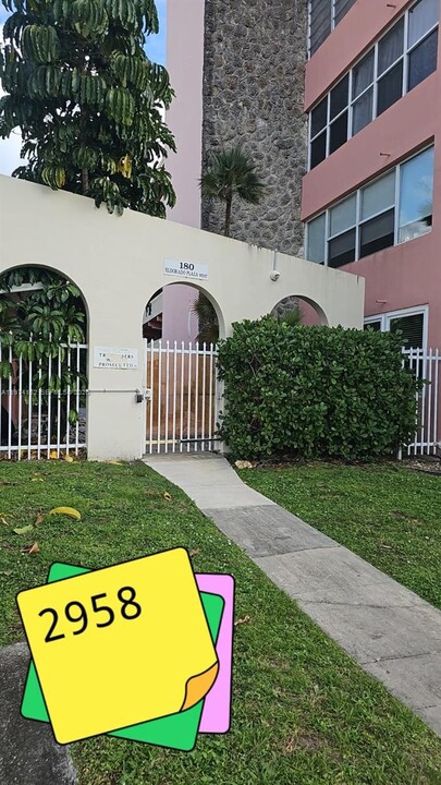 180 NE 12th Ave in Hallandale Beach, FL - Building Photo