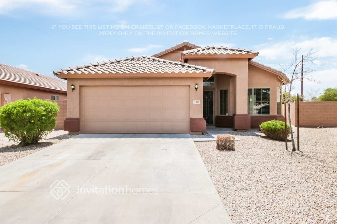 1313 W Mesquite Tree Ln in Queen Creek, AZ - Building Photo