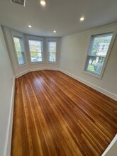 452 Centre St, Unit 2 in Boston, MA - Building Photo - Building Photo