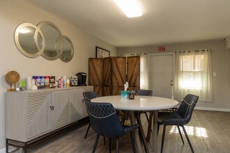 Pleasant View Apartments in Charlotte, NC - Building Photo - Building Photo