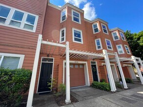 4918 S View Point Ter in Portland, OR - Building Photo - Building Photo