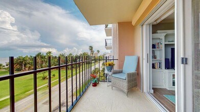 1120 N Shore Dr NE, Unit 501 in St. Petersburg, FL - Foto de edificio - Building Photo