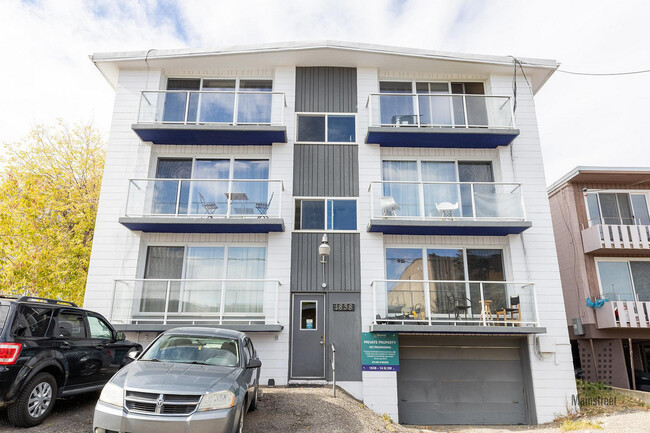 Mount Royal on 14th Apartments in Calgary, AB - Building Photo - Building Photo