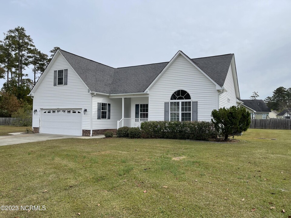 200 Pond Pine Trail in New Bern, NC - Building Photo