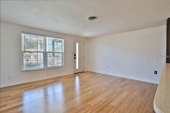 7355 Cass Cir in Sarasota, FL - Building Photo - Building Photo