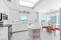 261 Barefoot Beach Blvd in Bonita Springs, FL - Foto de edificio - Building Photo