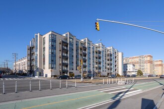The Beach House in Rockaway Beach, NY - Building Photo - Building Photo