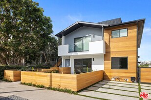 2918 3rd St in Santa Monica, CA - Building Photo