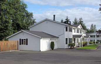 Twin Lakes Condominiums in Federal Way, WA - Building Photo - Building Photo