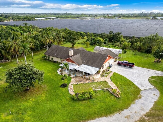 22100 SW 194th Ave in Miami, FL - Building Photo - Building Photo