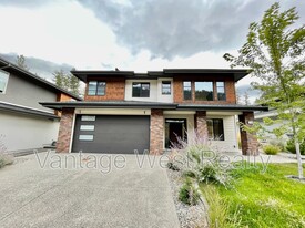 37-37 Forest Edge Dr