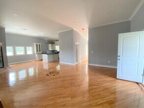 66 Dudley St, Unit 3 in Medford, MA - Foto de edificio - Building Photo