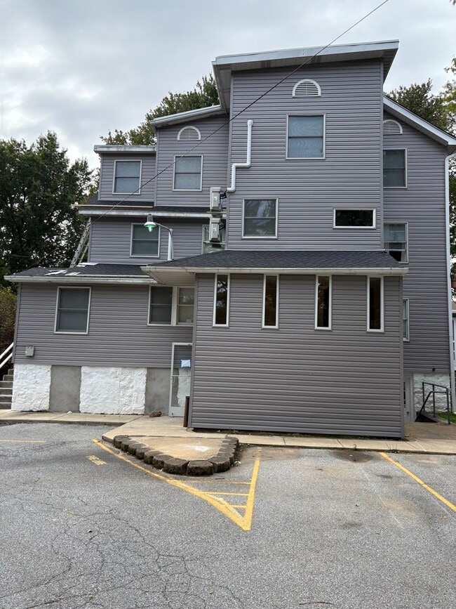 2 W Delaware Ave, Unit 2