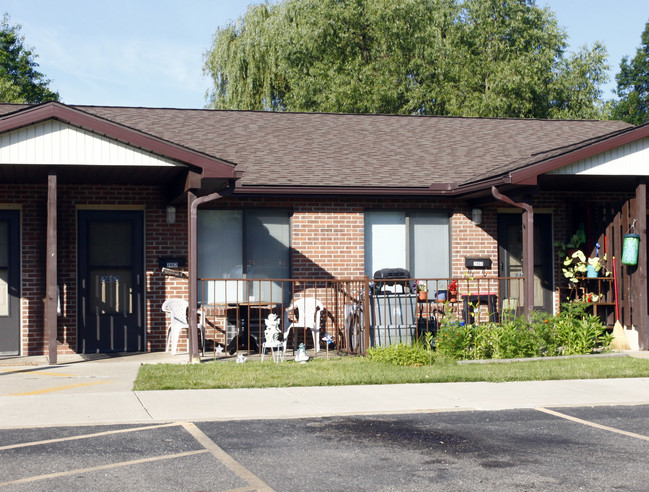 Warren Wood Senior Apartments in Warren, OH - Building Photo - Building Photo